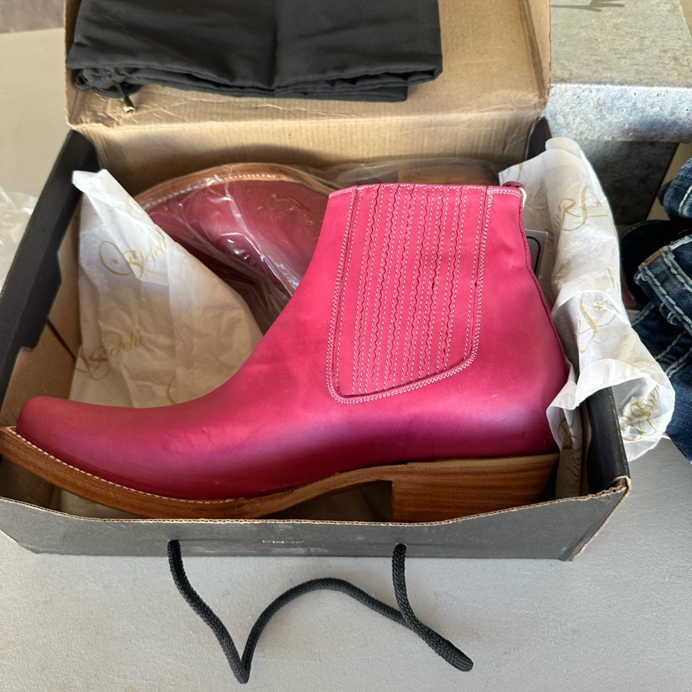 Red Stiefield women’s leather ankle Boots